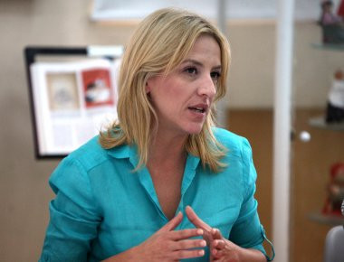 Ρένα Δούρου: «Όχι σε γαϊτανάκι ευθυνών την ώρα που οι νεκροί μας είναι άταφοι»